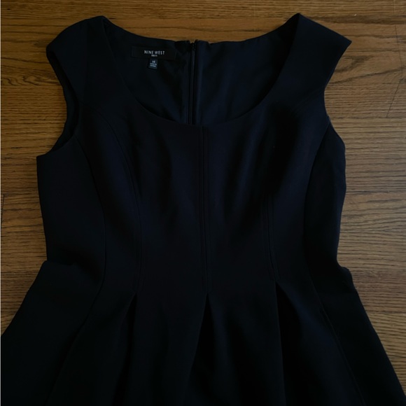 Nine West Elegant Black Sleeveless Pleated Mini Dress with Pockets - Picture 6 of 10